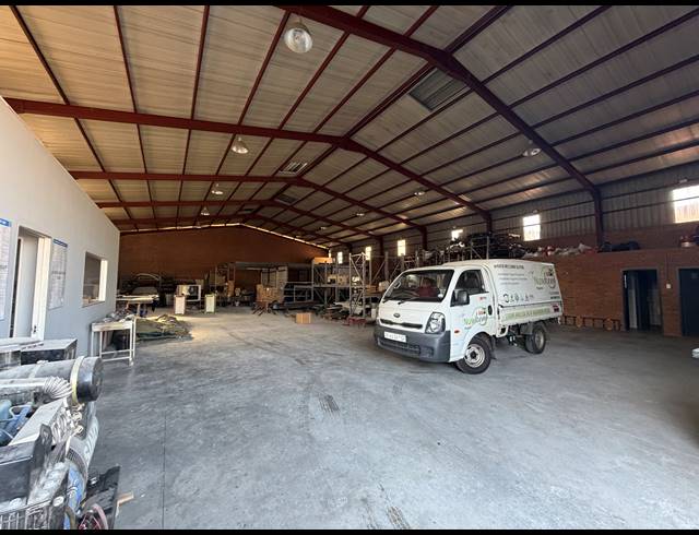 700M² FACTORY TO LET IN ALBERTON NORTH